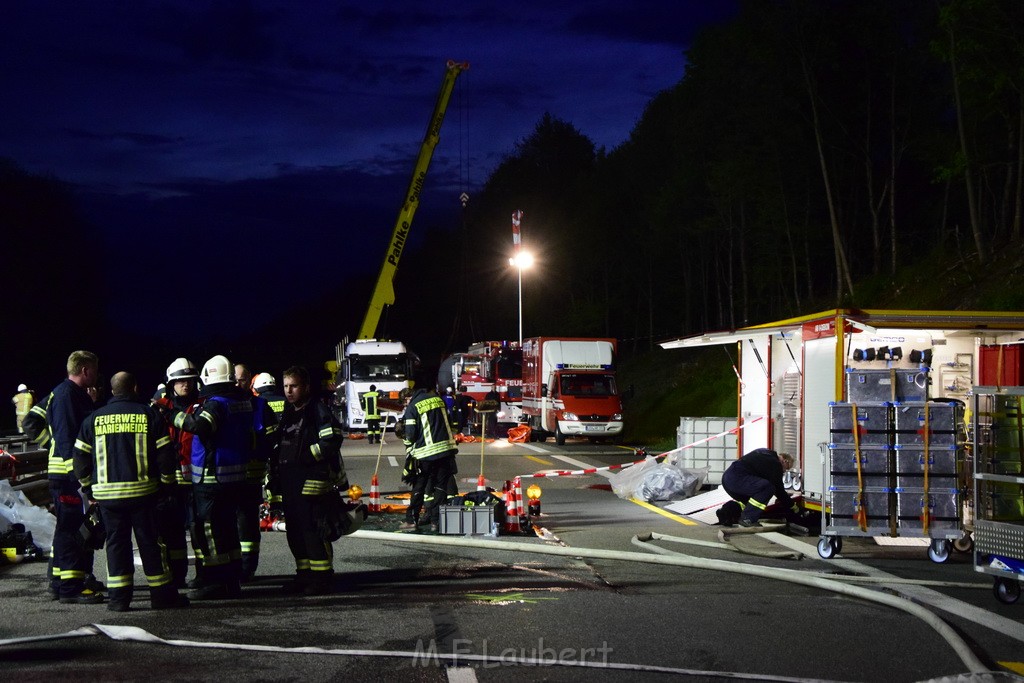 VU Gefahrgut LKW umgestuerzt A 4 Rich Koeln Hoehe AS Gummersbach P620.JPG - Miklos Laubert